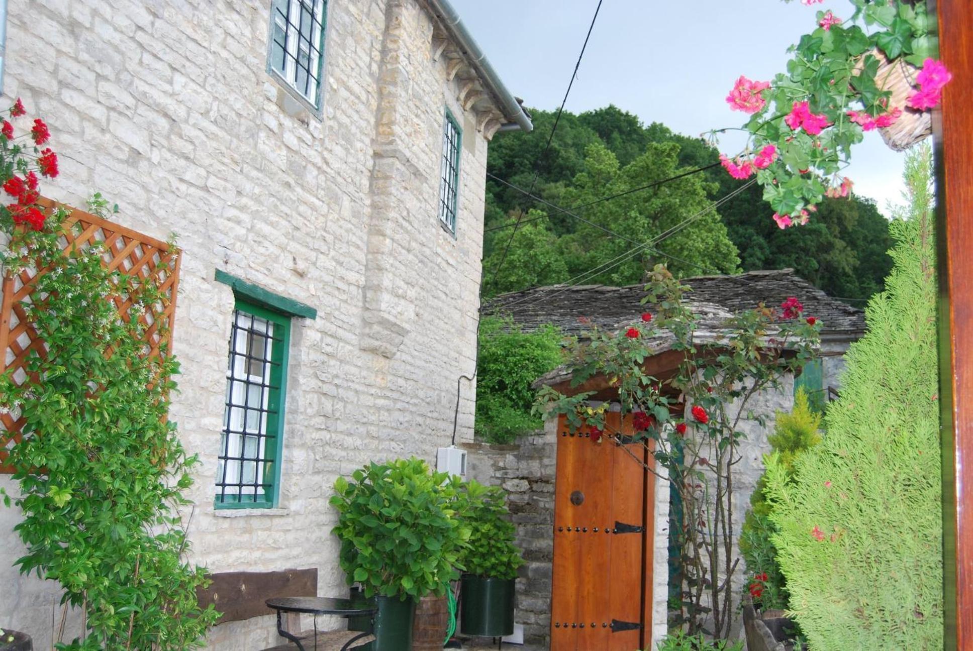 Tritoxo Guesthouse Koukkouli ภายนอก รูปภาพ
